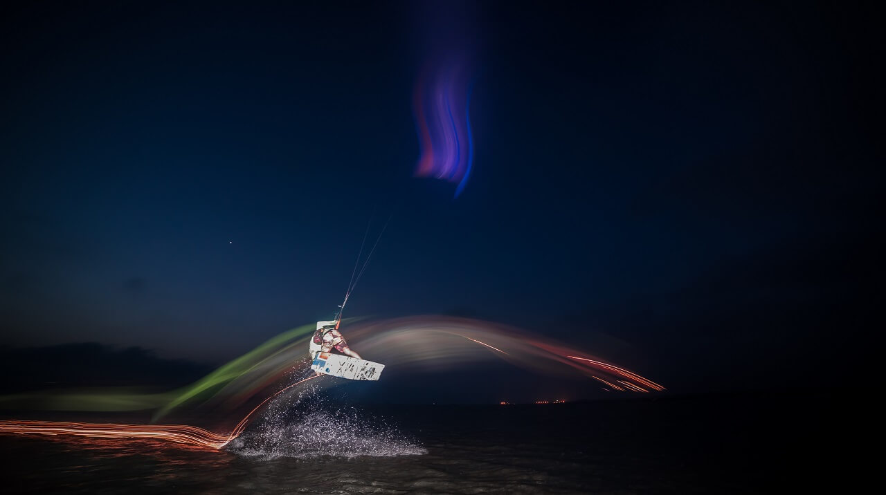 kite-surfing-light-painting