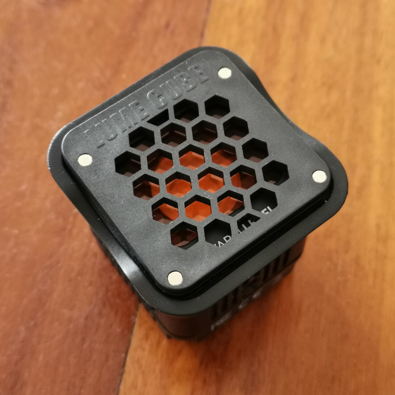 The LumeCube 2.0 with filter holder and magnetic filters